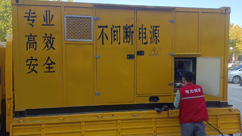 建始柴油发电机组和UPS电源配合使用时，如何避免切换过程中的电力中断？